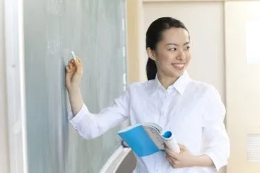 海外で日本語教師として働くには？地域別の需要と求められる要件を解説