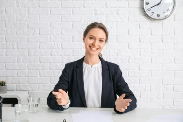 笑顔の外国人女性面接官のイメージ