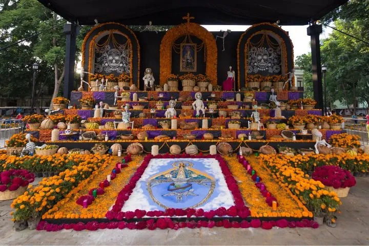 メキシコの祭壇「オフレンダ」のイメージ