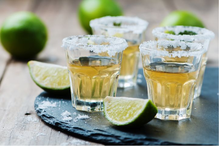 お酒のテキーラの画像