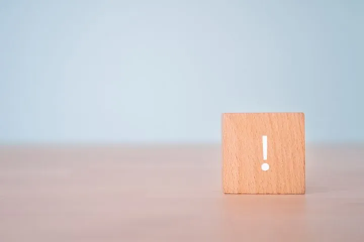 ビックリマークの積み木の画像
