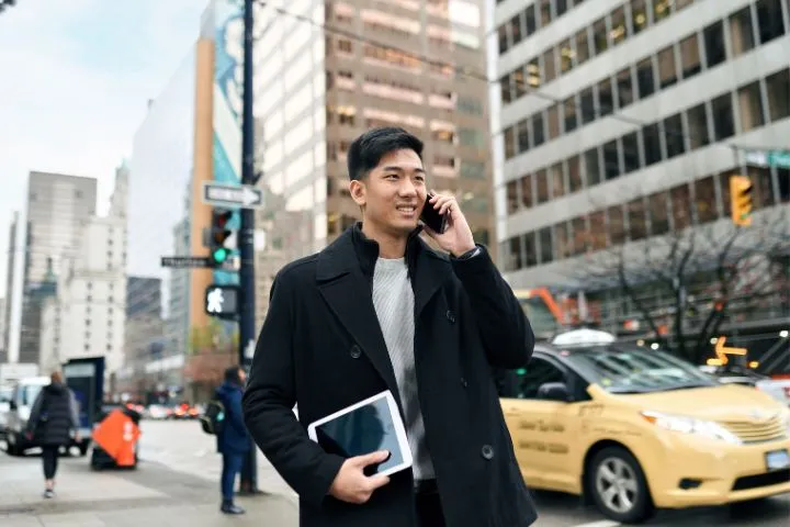 海外で働いているビジネスマンのイメージ