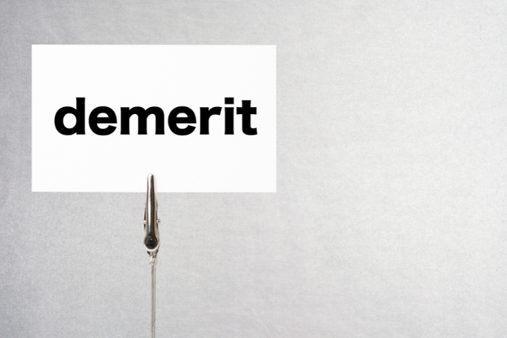 demeritと書かれたメモの画像
