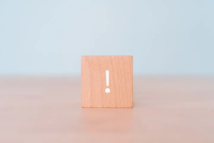 ！マークの木のブロックの画像