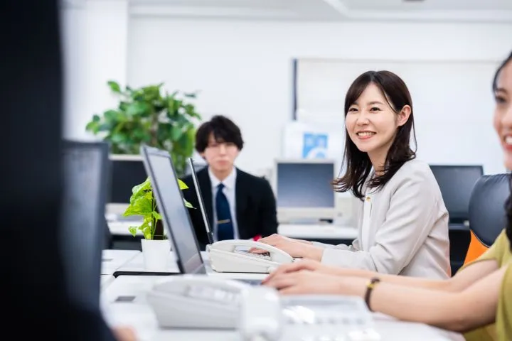 事務職の男女の画像