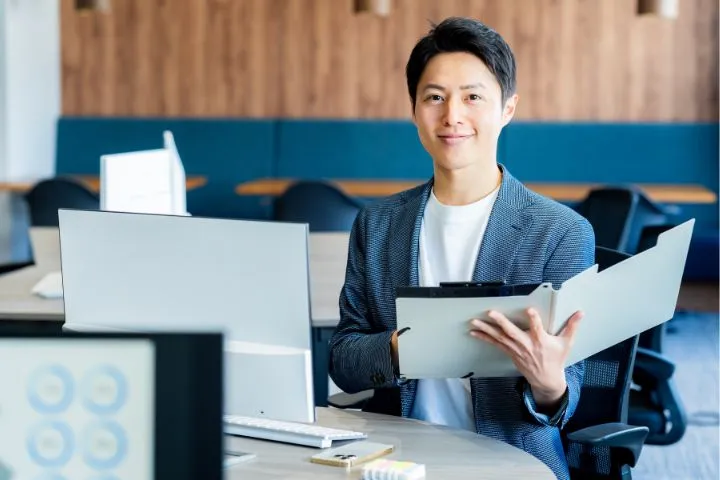 仕事をするビジネスマンのイメージ