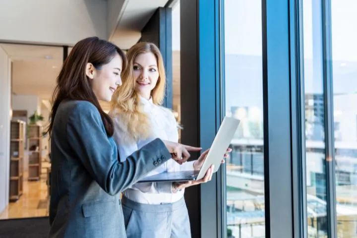 海外で働く女性のイメージ