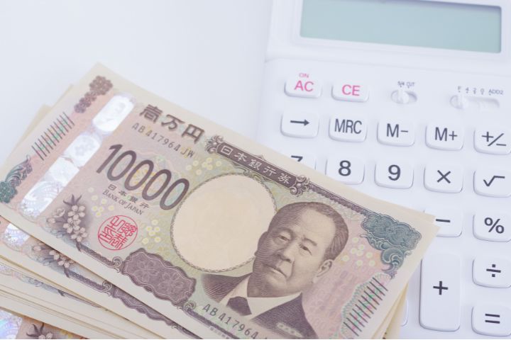 札束と計算機