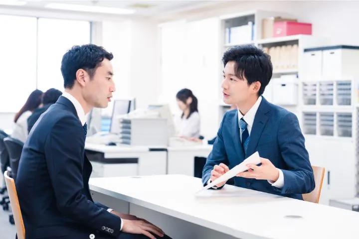 手続きをする人と説明する人