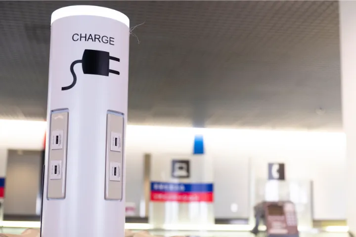 空港内の充電場所のイメージ