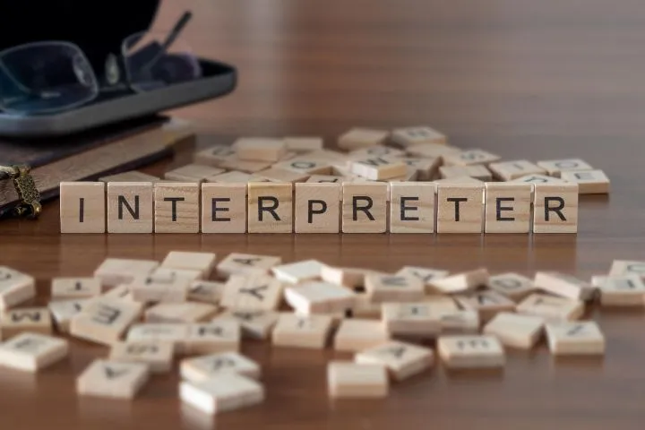 INTERPRETERと書かれたブロックの画像