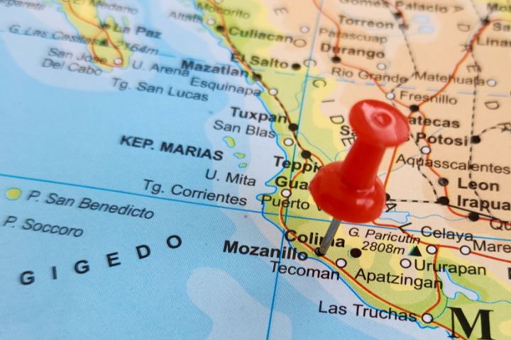 コリマに画鋲が刺さっている世界地図のイメージ