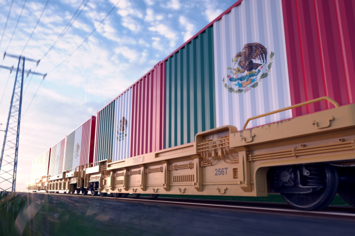 メキシコ国旗が描かれた貨物列車の画像