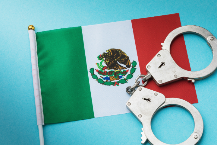 メキシコ国旗と手錠の イメージ