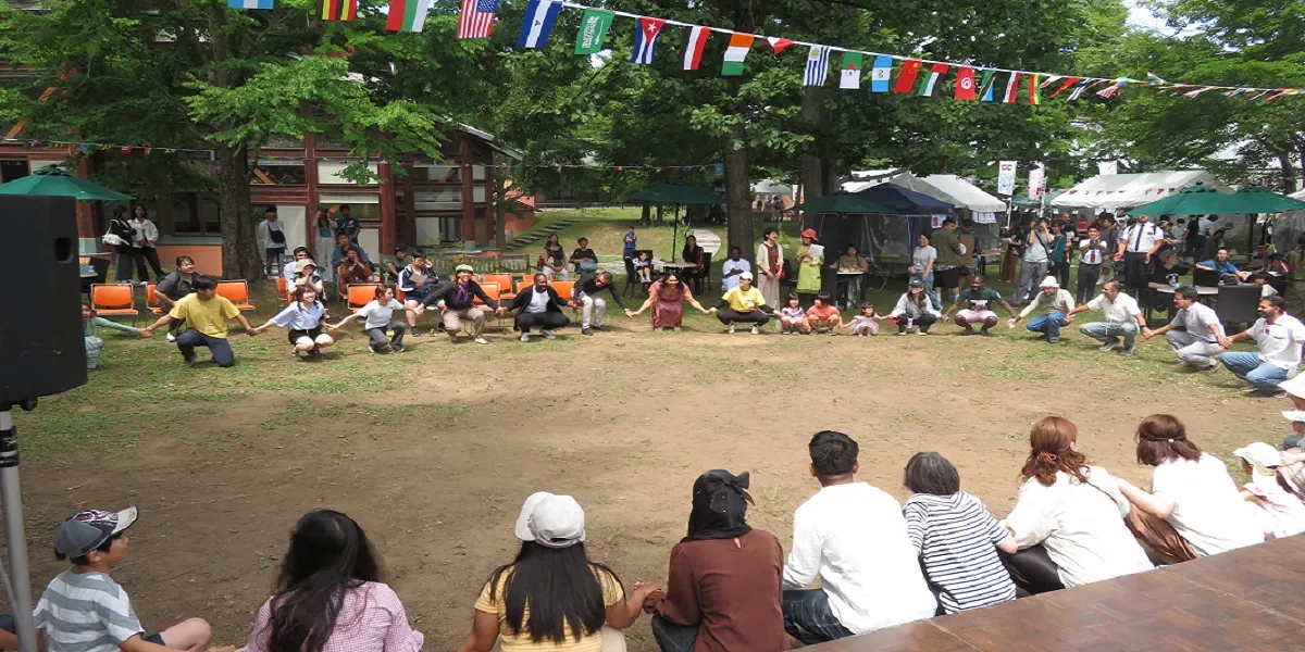 国際理解イベント「世界のともだち」の交流の様子