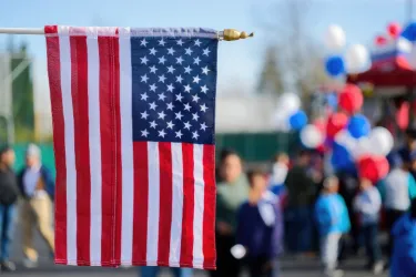 アメリカ人の休日の過ごし方を紹介！祝日の種類や有給休暇の取得率も解説