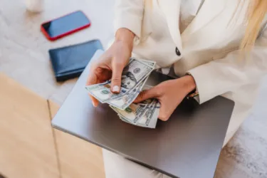 アメリカの退職金事情とは？401(k)の仕組みや解雇手当について解説