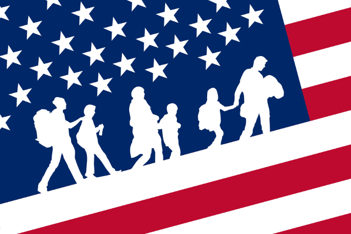 アメリカ国旗と歩く人の影の画像
