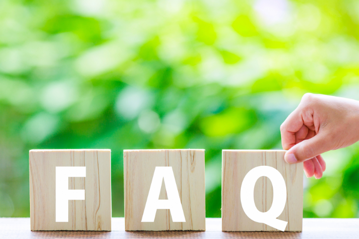 FAQと書かれた木札